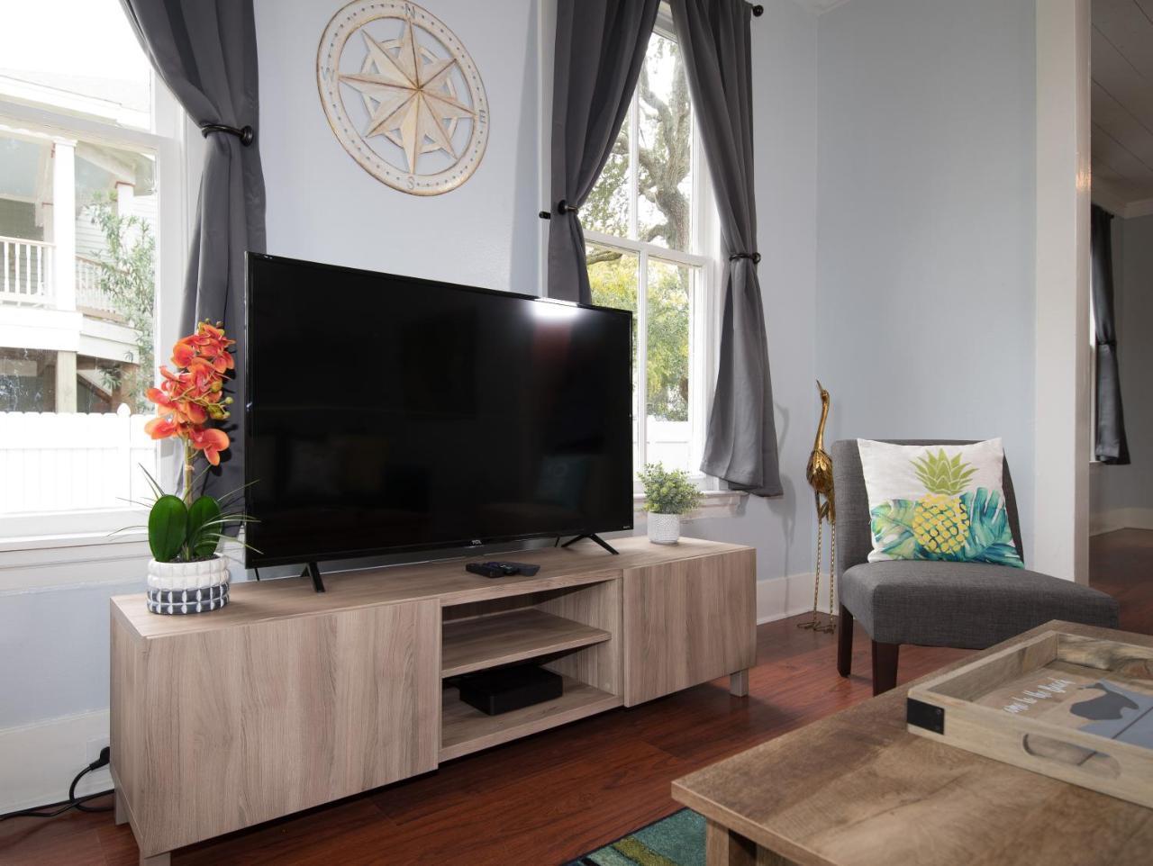 Beautiful Two-Story In Central Galveston, Short Walk To Beach, Near Downtown! | Seas The Breeze Villa Esterno foto