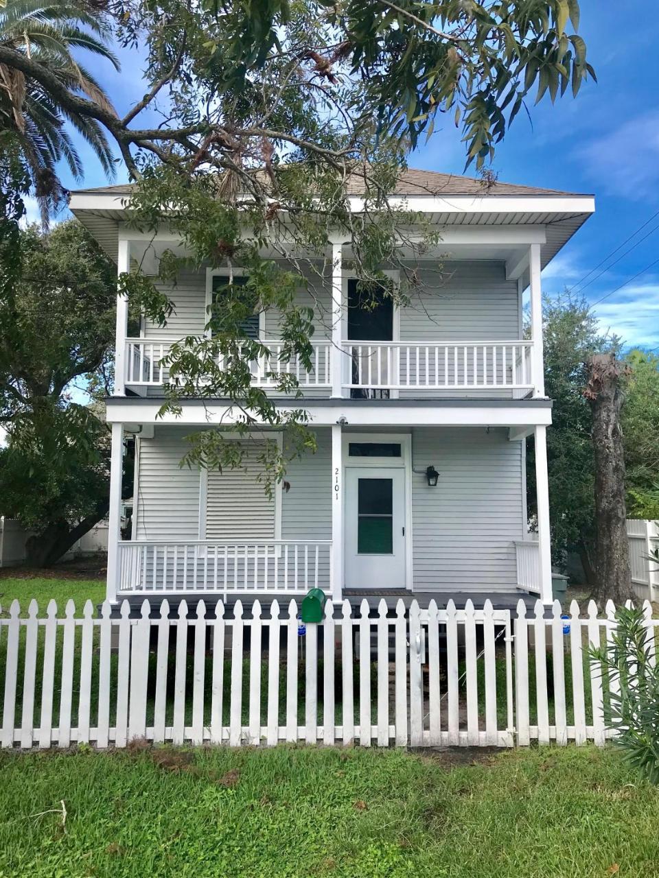 Beautiful Two-Story In Central Galveston, Short Walk To Beach, Near Downtown! | Seas The Breeze Villa Esterno foto