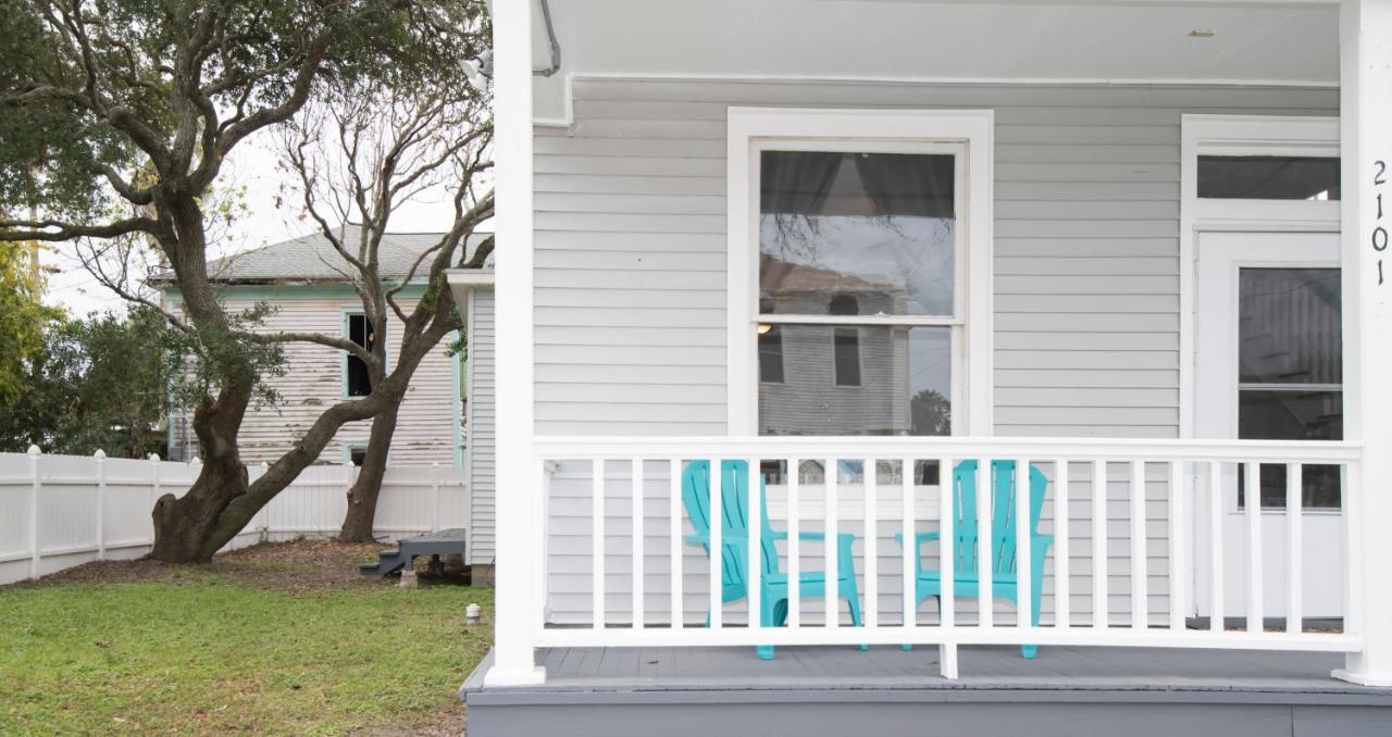 Beautiful Two-Story In Central Galveston, Short Walk To Beach, Near Downtown! | Seas The Breeze Villa Esterno foto
