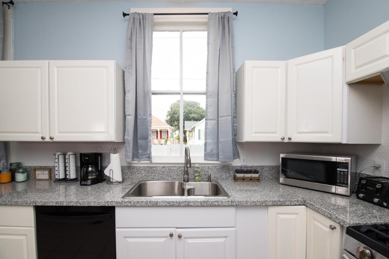 Beautiful Two-Story In Central Galveston, Short Walk To Beach, Near Downtown! | Seas The Breeze Villa Esterno foto