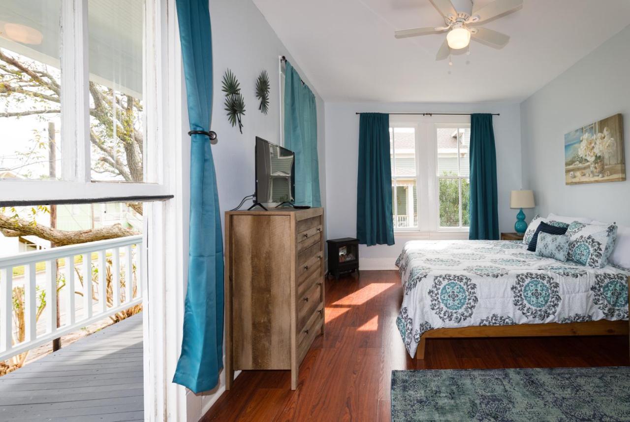 Beautiful Two-Story In Central Galveston, Short Walk To Beach, Near Downtown! | Seas The Breeze Villa Esterno foto